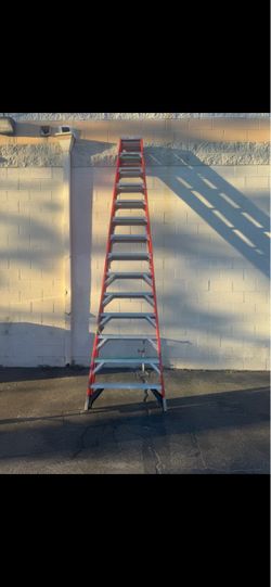 Ladder Werner 14 Ft  300lbs