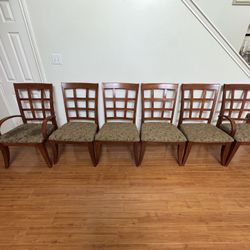 ASAP NEED TO GO Dining Chairs  Se necesitan urgentemente sillas de comedor