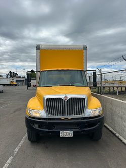 2018 international 4300 Box Truck