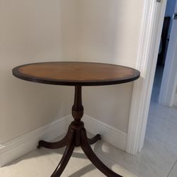 Bombay Swivel 24” Table 