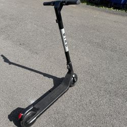 Gently Used Electric Scooter – Fast, Fun, and Ready to Ride!