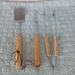 BBQ Grilling Tools Woodgrain Handles - 3 Pieces