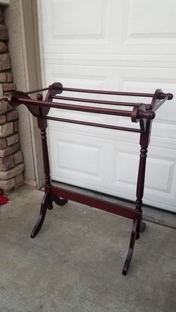 Blanket holder or quilt rack