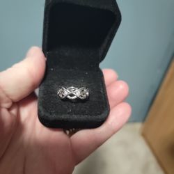 Size 7 Retro Band With Tiny Sapphire Sterling Silver 