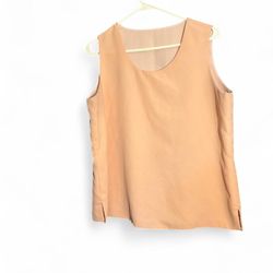Peach linen tank top with a relaxed fit #linenlove