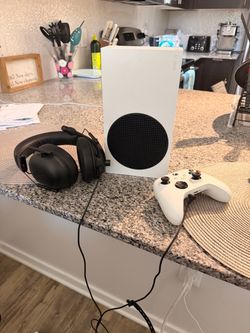 Xbox s series + controller & headset