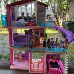 barbie house, i have hundreds of items check everything here just click my profile photo