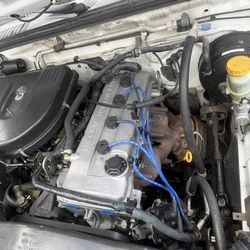 Vendo Nissan frontier transmisión mala motor al 100  aire calenton llantas 10 de 10