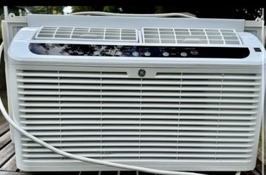 Air Conditioner With New Support Bracket