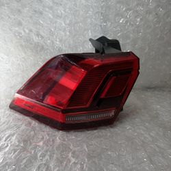 2018-2019-2020-2021-2022-2023 VOLKSWAGEN TIGUAN TAIL LIGHT OEM LEFT DRIVER SIDE OEM