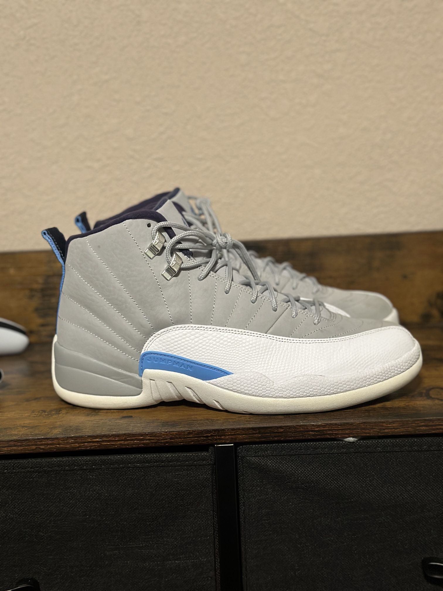 Sz 10 Jordan 12 retro grey university blue !