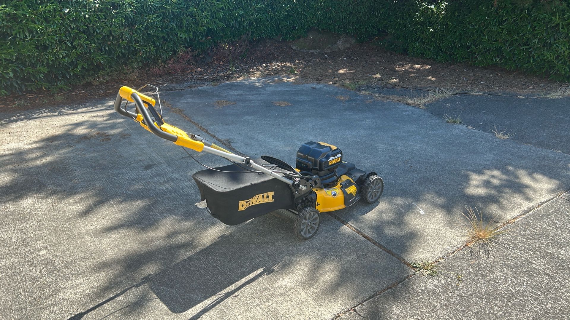 Dewalt 20v Lawn Mower (no Battery Included)
