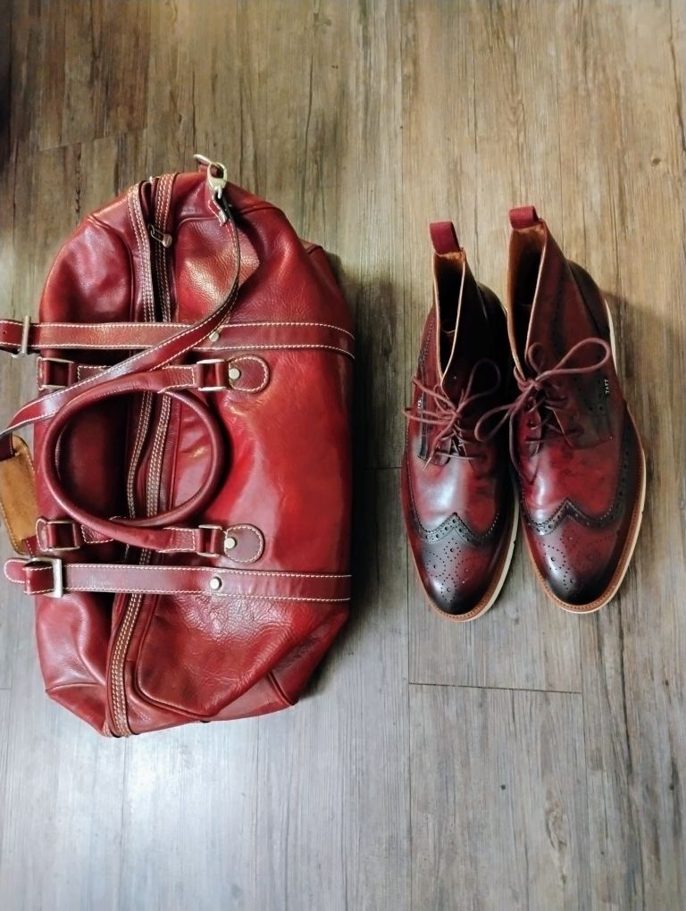 Men's LEATHER DUFFLE BAG AND OXBLOOD BROGUE BOOTS SIZE 14 COMBO FOR SALE