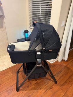Brand New - nuna mixx series bassinet and stand