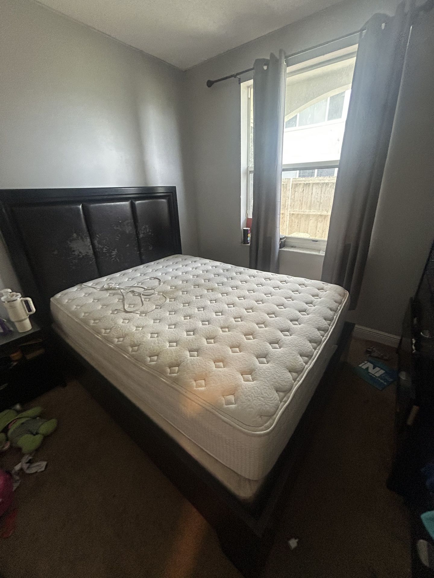 Bed frame/Mattress