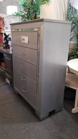 BRAND NEW GRAY MODERN 5-DRAWER CHEST