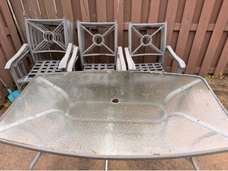 Outdoor dining with 12 chairs