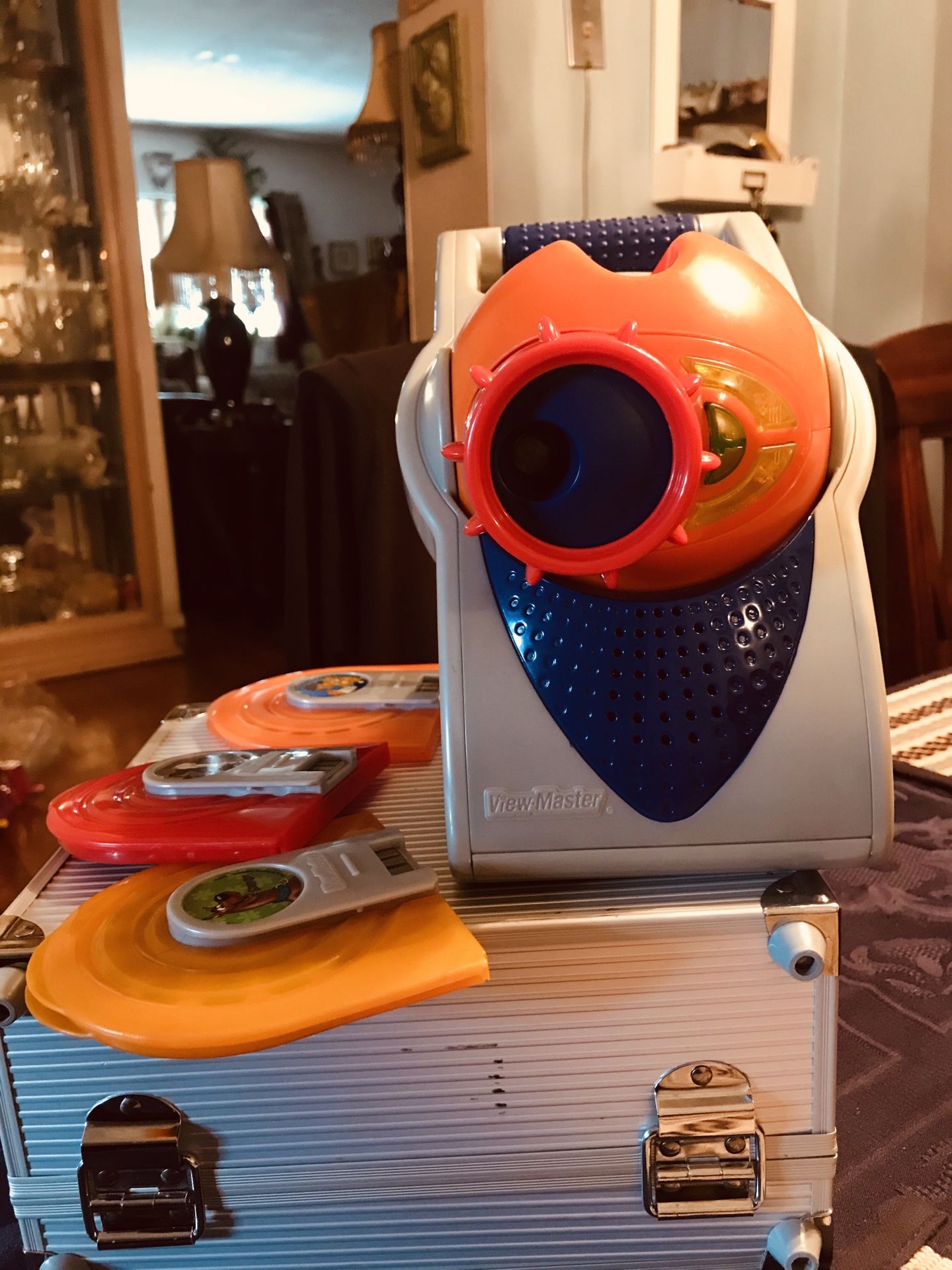 Fisher Price View Master Super Sound Projector, with Scooby-Doo, Diego and animal reels(No Remote) please View pics and read description)