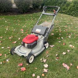 Honda Harmony 215 Lawn Mower 