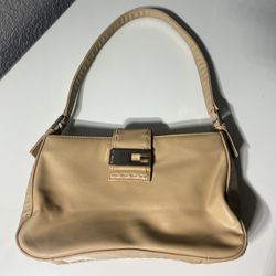 GUESS Shoulder Bag