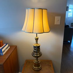Hollywood Regency Brass & Glass Stiffel Style Table Lamp w/ Shade