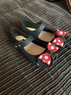 Girls Shoes Size 8/9 Minnie Mouse
