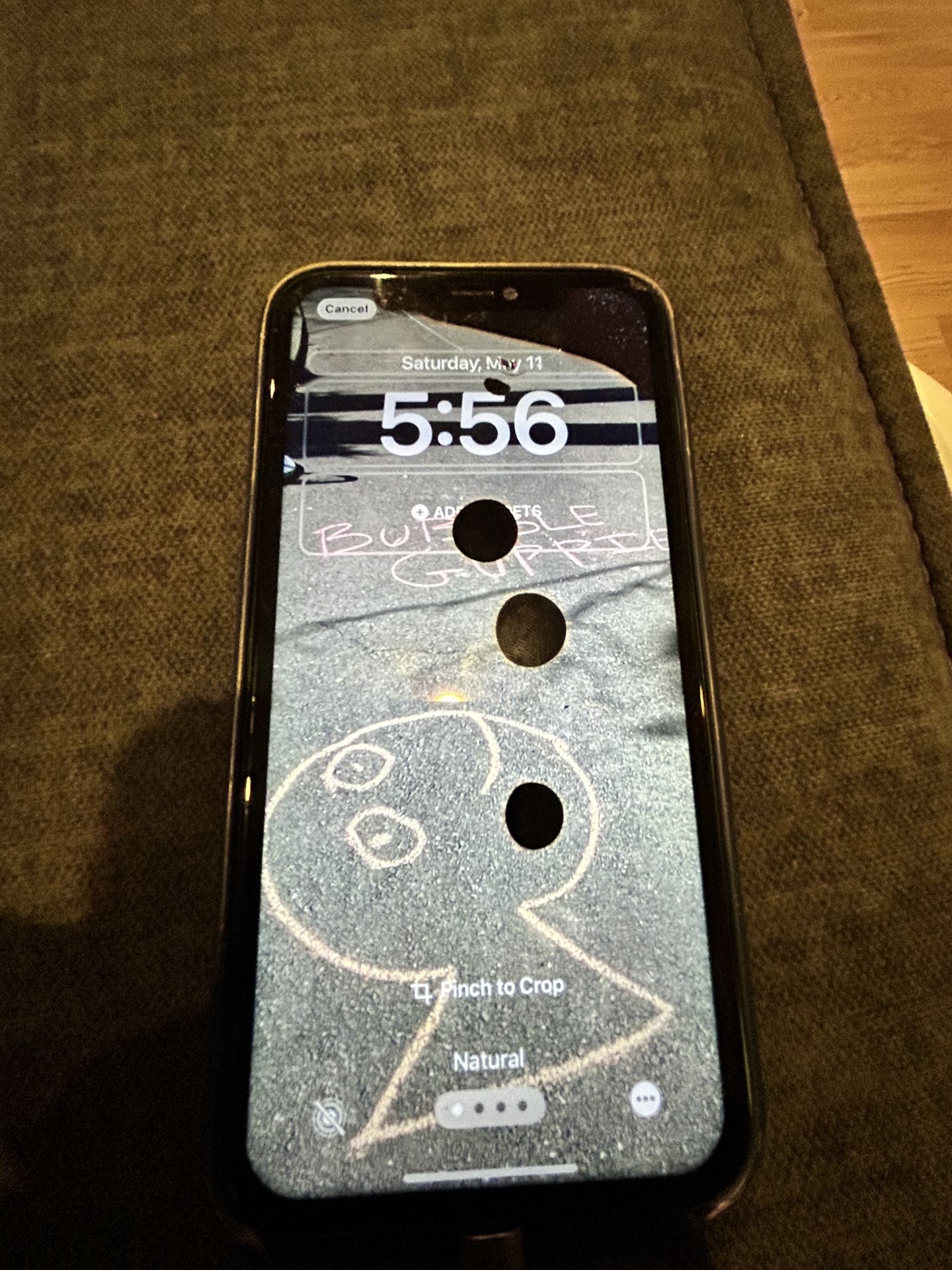 iPhone 11 64g With Broken Screen 
