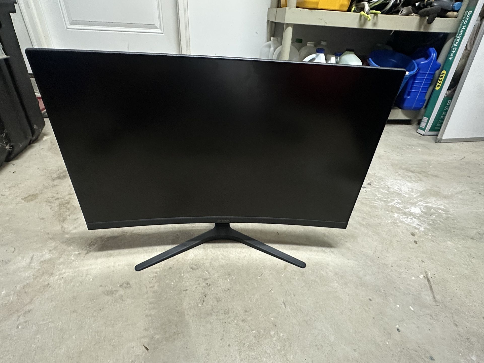 Crua 27” Curved Monitor Screen