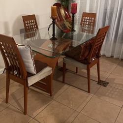 Italian Table  With 4 Chairs 