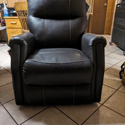 Power Recliner (Ashley's Furniture)