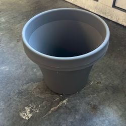 2 Plastic Planting Pots - Extra Large 