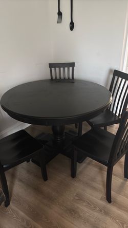 Round table with 4 chairs