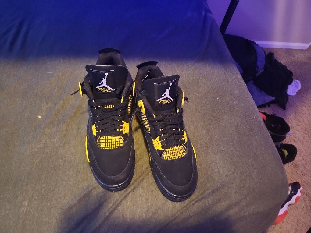 Jordan 4 Thunders 