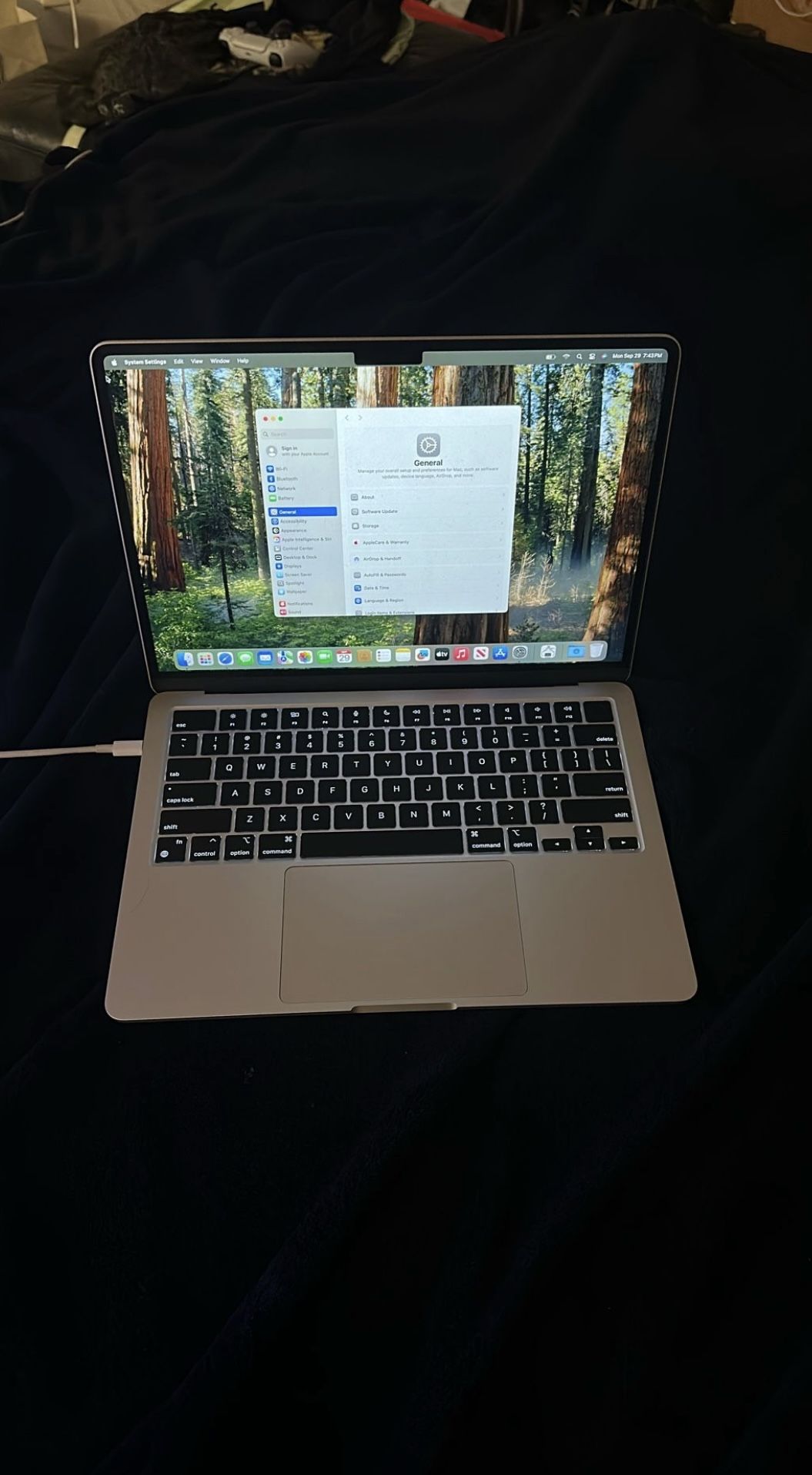 Apple MacBook Air 2022 13inch 16ram M2 Chip 256gb Flash Hard Drive 10/10 Condition 50 Cycle Hardly Used Warranty TIL February2026