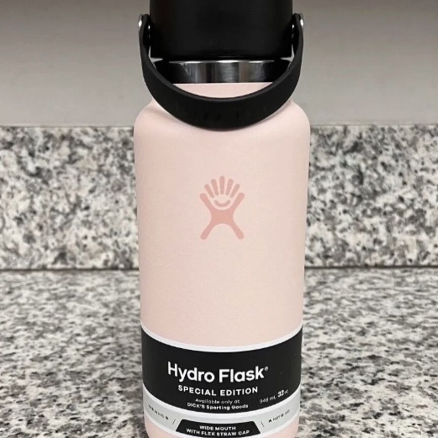 Strawberry Milk Hydroflask! (Dogwood)🍓🥛 : r/Hydroflask