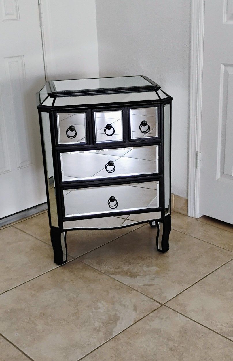 Mirror and Wood Modern Chest Of Drawers