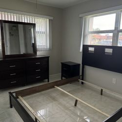 Like New Bedroom Set