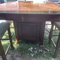 Table & Chairs 