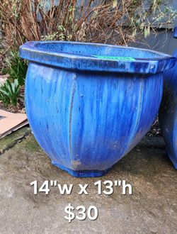 Large blue outdoor plant pots
$50 & $30
Measurements in the pictures 