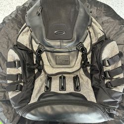 OAKLEY KITCHEN SINK TACTICAL BACKPACK 