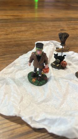 Halloween Village Miniature Figurine Set