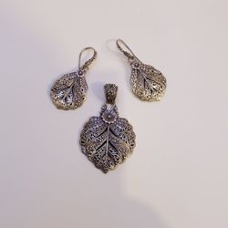 Sarda Earrings And Pendant 