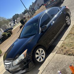 2011 Honda Accord-clean title- ice cold ac