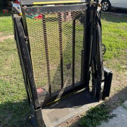 WHEELCHAIR LIFT STRONG HEVEY DUTIE!!