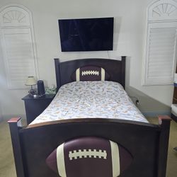 Football-Themed Full Bedroom Set w/ Mattress – Bed, Dresser, Nightstand & Desk