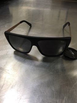 QUAY AUSTRALIA X DESI PERKINS ON THE LOW OTL II 2 SUNGLASSES  display picture 1