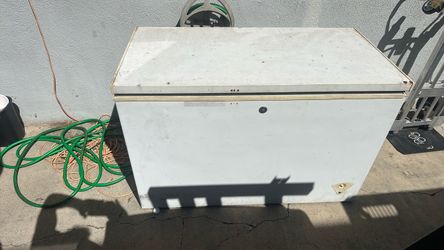 Cheet freezer GE