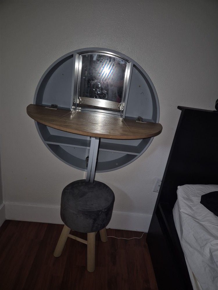 Make Up Vanity