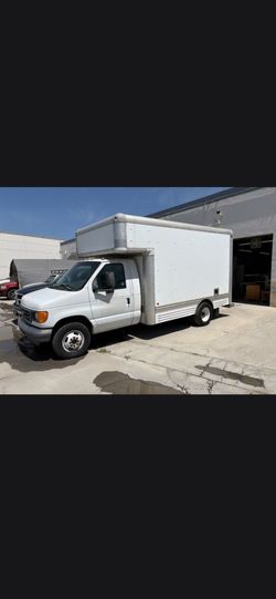 Commercial Vehicles → Box Truck / Delivery Truck