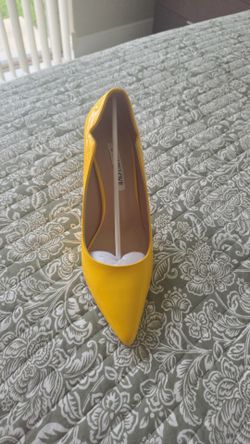 Yellow Pumps 6.5